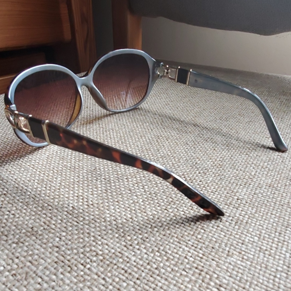 Tahari Brown Tortoise Sunglasses - Picture 3 of 8